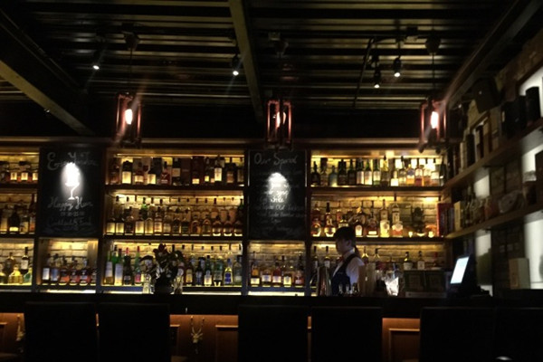 Bar Night & Nice