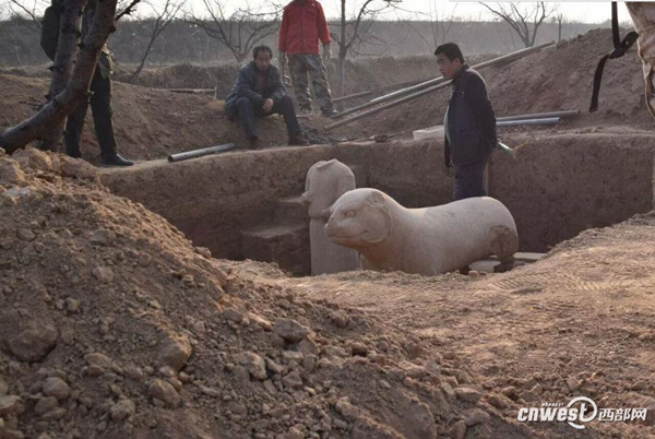唐中宗の定陵から石刻が出土 「無字碑」も
