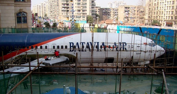 武漢 市内に大型飛行機が着陸!?